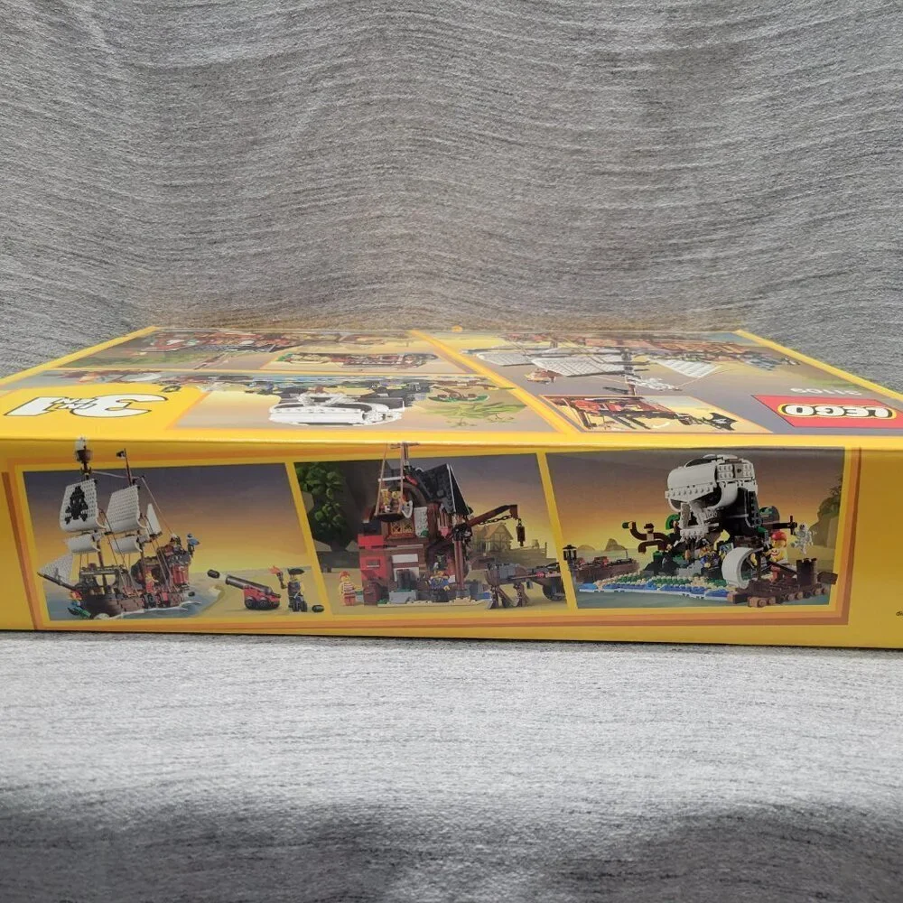 Lego Creator 31109 3-in-1 Pirate Ship, Pirate Inn and Skull Island